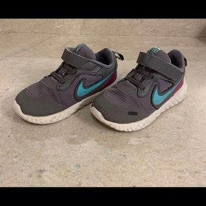 Nike Revolution Toddler Sneaker | 9